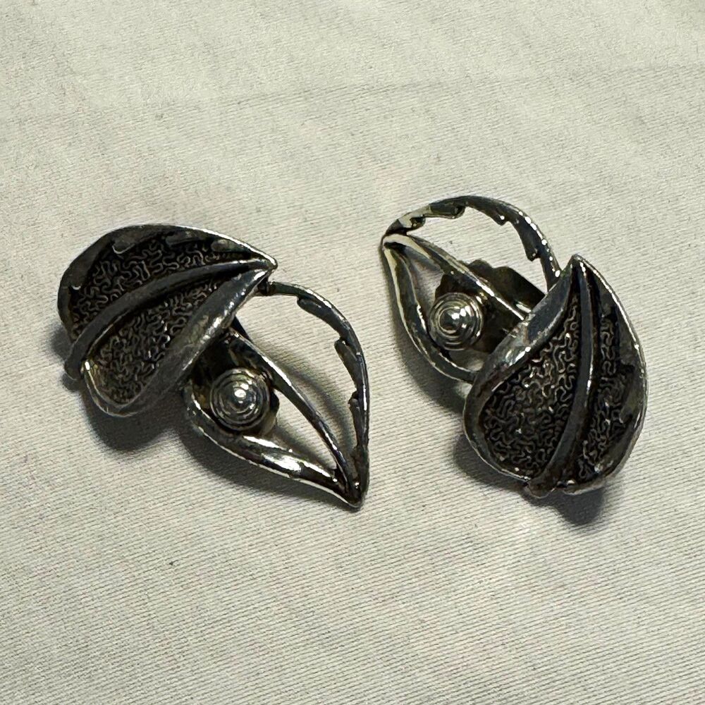Vintage 1959 Sarah Coventry Leaf Silver Tone Clip-On Earrings Signed Nature 1.25